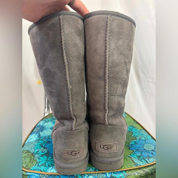 UGG Classic Gray Suede Boots Women’s Size 6 - Picture 10 of 13